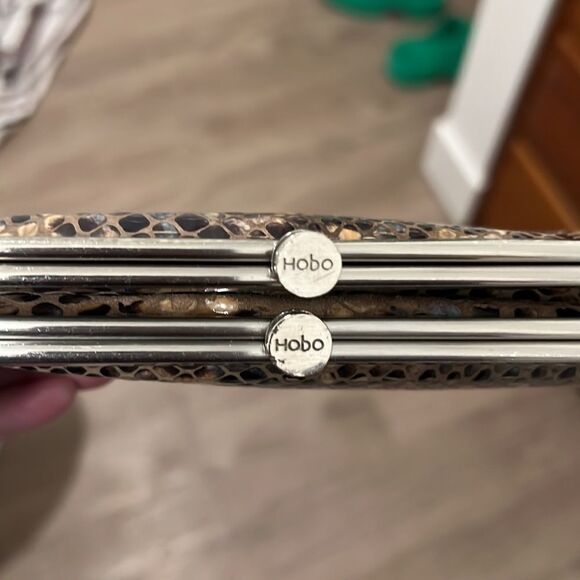 Hobo Lauren Clutch Wallet Snake Skin Print - Picture 5 of 16